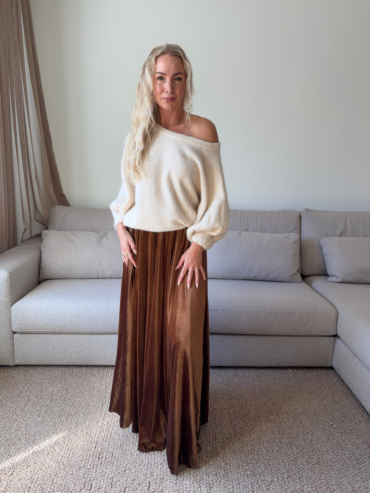 Off-shoulder sweater off-white