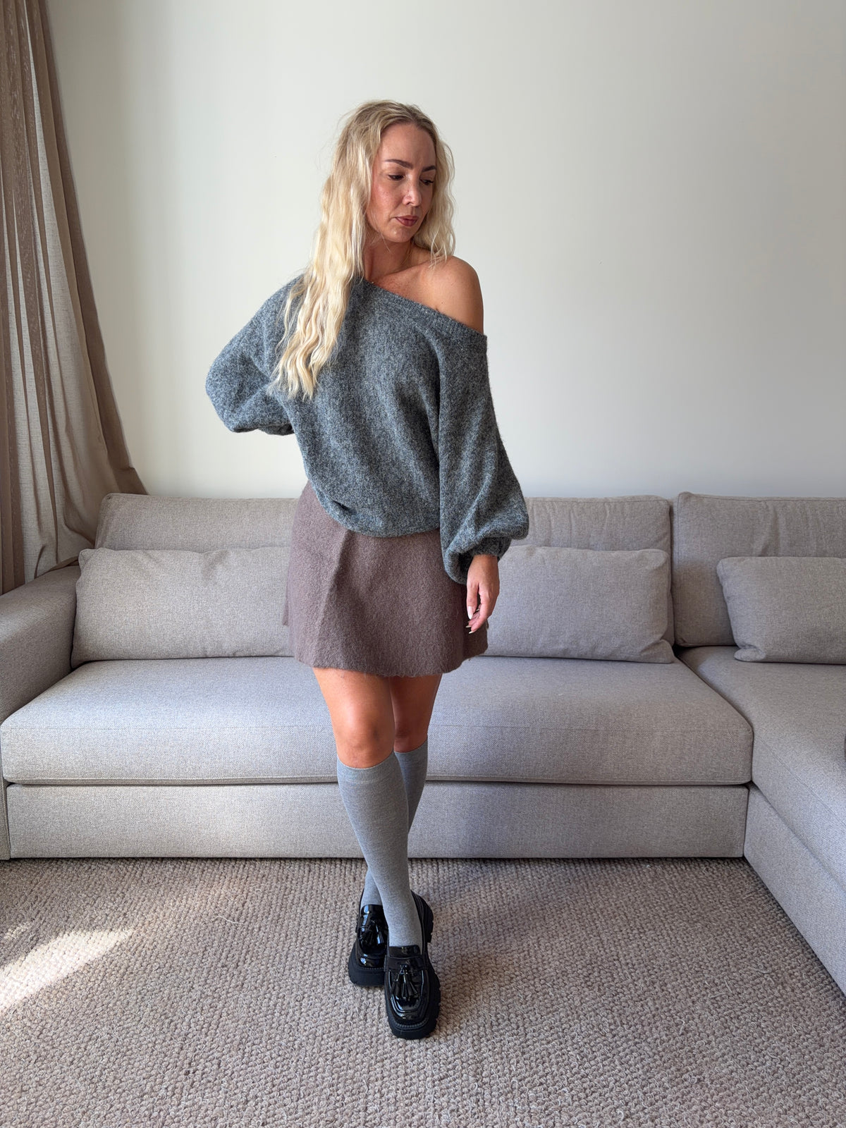 Off-shoulder sweater grey