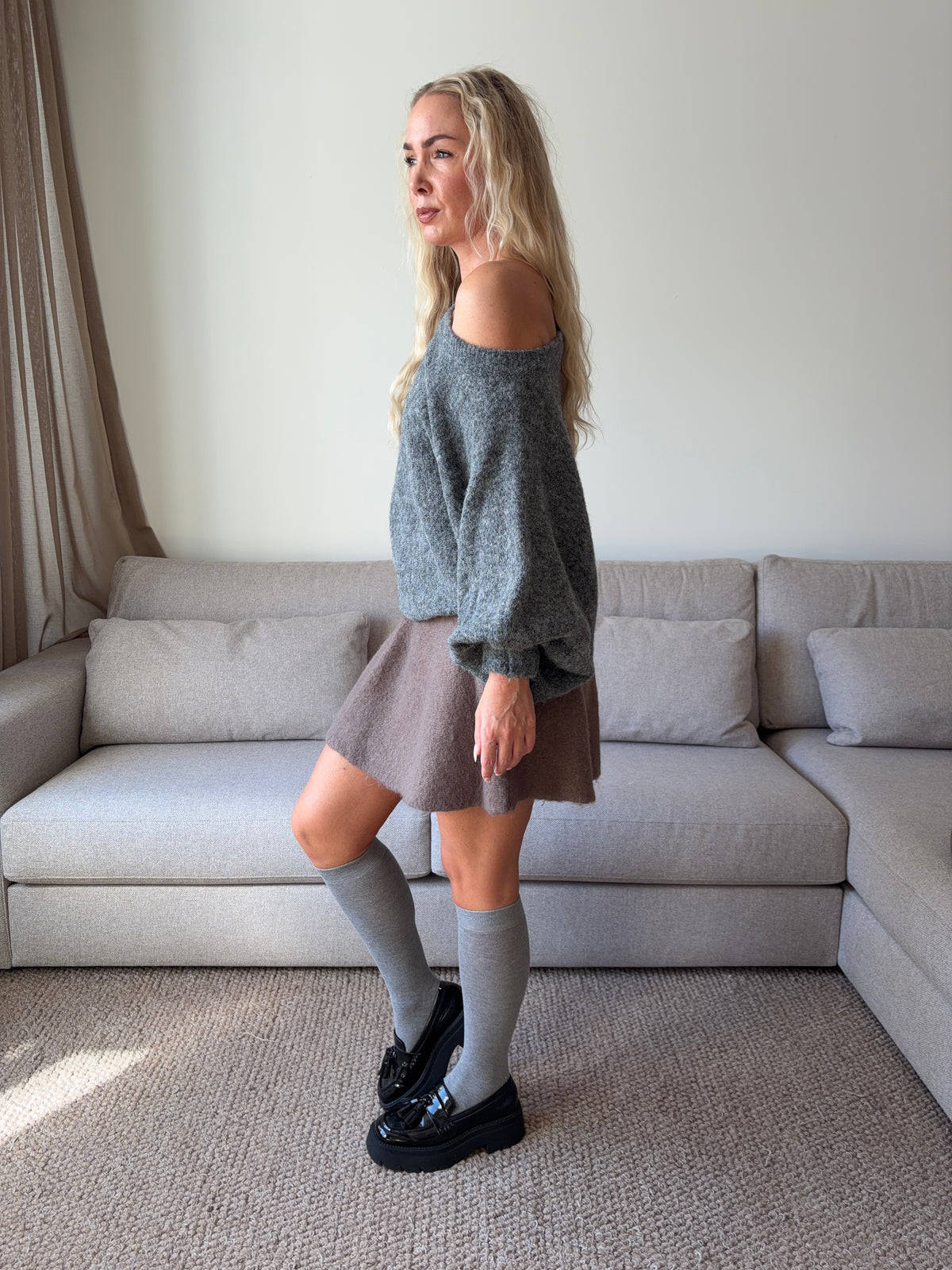 Off-shoulder sweater grey